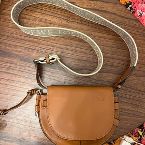 Brown Leather Crossbody Bag with Patterned Strap